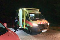 Noční zátah policistů na Letné: Pro dívku (17) poslali záchranku, nadýchala přes 2 promile