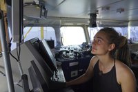 Kapitánka lodi s migranty se skrývá. Do Evropy chce přivézt půl milionu Libyjců