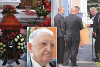 Pohřeb šéfa slušovického zázraku: S Čubou se loučil i Miloš Zeman