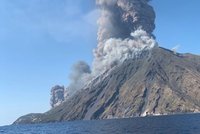 Desítky zraněných turistů: V idylickém ráji vybuchla zničehonic sopka!
