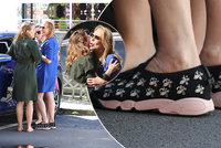 V botičkách od Diora: Havlová vyrazila na kolonádu v „papučkách" za 22 tisíc!