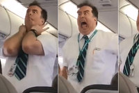 Steward rozesmál pasažéry letadla. Jeho bezpečnostní instruktáž do smrti nezapomenou