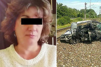 Auto Alžběty (†46) a Dariny (†30) na přejezdu smetl vlak! Zemřely jen pár metrů od domova