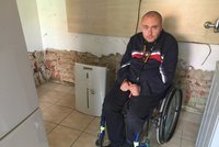 Lukáš (39) upoutaný na invalidní vozík přišel téměř o vše: Voda mu vyplavila dům, kroupy zničily střechu