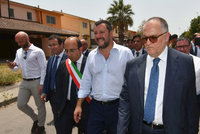 Itálie uzavřela největší uprchlický tábor v zemi. „Krásné odpoledne,“ těšil se Salvini