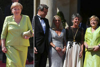 Merkelová na operním festivalu: Samé úsměvy, zelené šaty, manžel nikde a německá smetánka