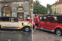 Historická auta zatěžují centrum, zní z radnice Prahy 1: Během prázdnin probíhá velká kontrola