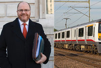 Ministrovi dopravy ujel vlak: „To nemohl počkat 15 vteřin,“ obořil se na výpravčího