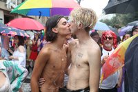 Letošní Prague Pride bude skromnější a částečně online. Výstřední průvod nahradí plavba po Vltavě