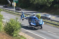 Na D1 srazil automobil člověka: Na místo letí vrtulník