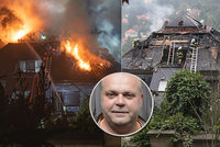 Krejčířovu vilu zasáhl obří požár: Plameny zničily střechu, na místě osm jednotek hasičů