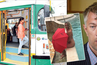 Primátor Jablonce ukázal nahou ženu, stojí mu ale modernizace tramvaje do Liberce
