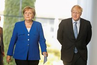 Johnson řekl Merkelové, že chce brexit s dohodou. Vadí mu ale irská pojistka