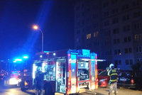 Požár bytu v Řepích: Sousedka popsala dramatický zásah hasičů. Nadýchali jsme se kouře, řekla