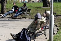 V Česku je dvakrát víc bezdomovců než dřív. Důvod? Alkohol a exekuce