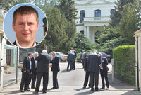 Rusové stáhli z Prahy diplomata. Byl prý zapojený do kauzy pronajímání bytů