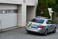 V Krejčířově vile v pražských Černošicích zasahovali policisté i záchranáři: Co se uvnitř stalo?