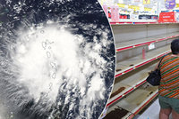 Ke karibskému ráji se řítí hurikán. Lidé vzali útokem supermarkety i benzinky