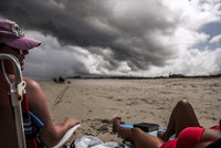 Kvůli hurikánu evakuují v USA milion lidí. Žene se i na slavnou pláž
