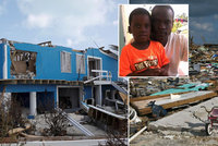 Muka táty na Bahamách. Adriana (5) schoval před žraloky na střechu. Odnesl ho hurikán