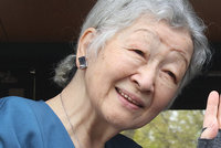 Bývalá císařovna Japonska musela na operaci, našli jí nádor na prsu