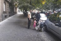 Děti (3 a 5) vyrazily samy na vandr po Praze: Šly „na vláčky“, rodiče zatím doma spali