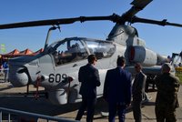 Češi podepíší smlouvu na vrtulníky z USA ještě letos, naznačil Metnar