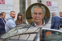 Exkluzivní foto: Miloš Zeman zamířil do nemocnice. Dohlíží na něj dcera Kateřina