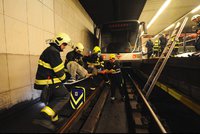 Do kolejiště v metru spadli během 15 minut dva lidé: Žena (†57) na Bořislavce zemřela