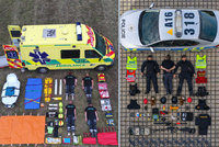 Tetris Challenge hýbe Českem! Pohled do sanitky a aut policie a hasičů. Jediné pravidlo zní: Vyskládej se na zem!