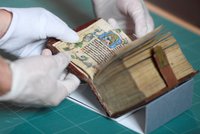 Vzácné poklady v Klementinu: Národní knihovna vystavuje rukopisy z doby Václava IV.