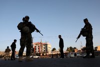 Volby prezidenta provází krveprolití. U místnosti v Afghánistánu vybuchla nálož, 15 zraněných