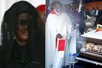 Mugabeho pohřbili v rodné vesnici „Bože, měj s ním slitování,“ prosil za diktátora kněz
