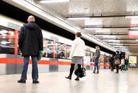 Komplikace na „céčku“: Metro mezi Holešovicemi a Ládvím nejezdí