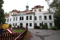 Praha 6 chce otevřít park Veleslavínského zámku. Na jeho opravu dá půl milionu