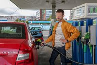 Benzin a nafta zlevnily v průměru pod 26 Kč za litr. Nejlevněji je na Plzeňsku