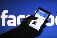 Facebook „zaklekl“ na stovky arabských účtů. Šířily propagandu