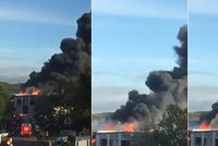 Mohutná exploze u letiště: Zasahovalo přes 250 hasičů, na místě byli těžce zranění