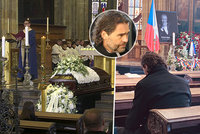 Nejdojemnější foto z pohřbu Karla Gotta (†80): Jágr zůstal po obřadu sám v katedrále!