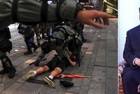 „Vyhrožování přinese jen rozdrcená těla.“ Čínský prezident tvrdě hrozí demonstrantům z Hongkongu