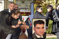 Pohřeb romského bosse: Lidé se vrhali do rakve a omdlévali! Zasypali ho medvídky