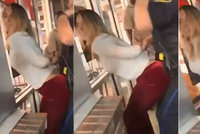 Nadržená a opilá: Žena se při zatýkání otírala policistovi o rozkrok a sténala
