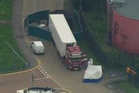V náklaďáku našli 39 mrtvol. Policie v Británii zadržela řidiče