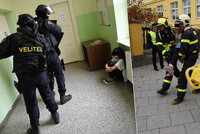 Do školy v Opavě vtrhl terorista se samopalem: Děti dostaly amok!