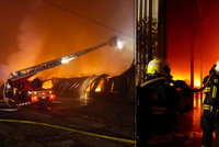 V Ivančicích shořela hala: Požár způsobil milionové škody!