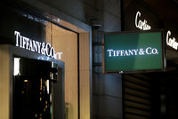 Klenotnictví Tiffany chce koupit majitel značky Louis Vuitton. Nabízí 334 miliard