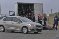 Pašeráci vozili přes Česko migranty v náklaďácích. Uprchlíci byli krůček od smrti