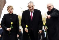 30 let od pádu Berlínské zdi: Zeman přijel „zkratkou“, s Čaputovou položil růži