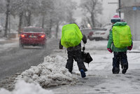 Sousedy zasypal sníh: Školy v Rakousku zavřely, horská služba varuje před lavinami