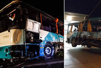 Náklaďák jel příliš rychle, tvrdí svědci děsivé nehody s autobusem: Zemřelo při ní 12 dětí a dospělých